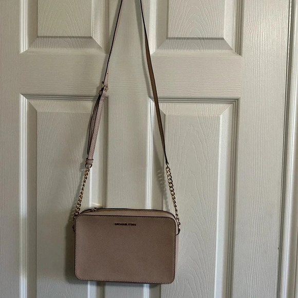 Jet Set Large Saffiano Leather Crossbody Bag Pink EUC - Picture 3 of 9